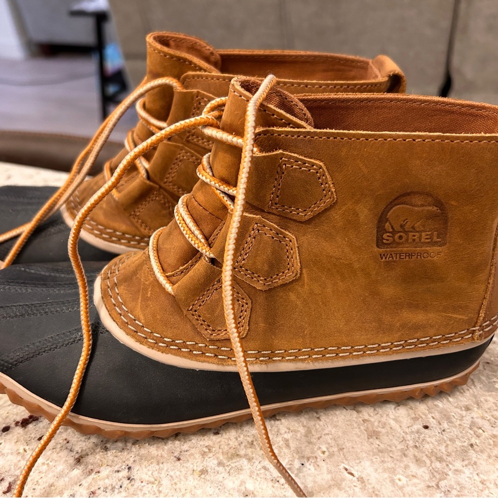 Display boots Sorel waterproof duck like new